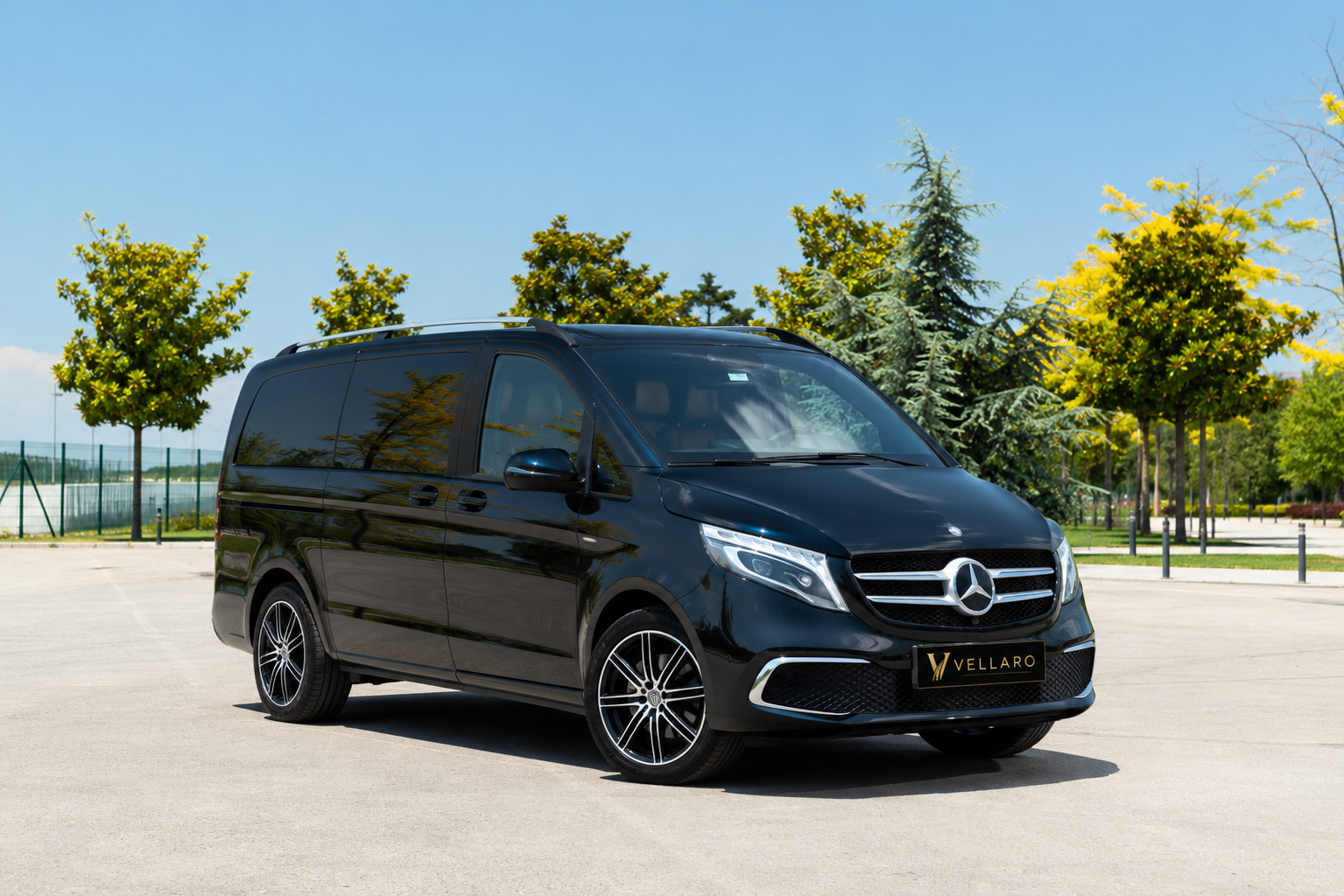 Mercedes V-Class z tablicą VELLARO